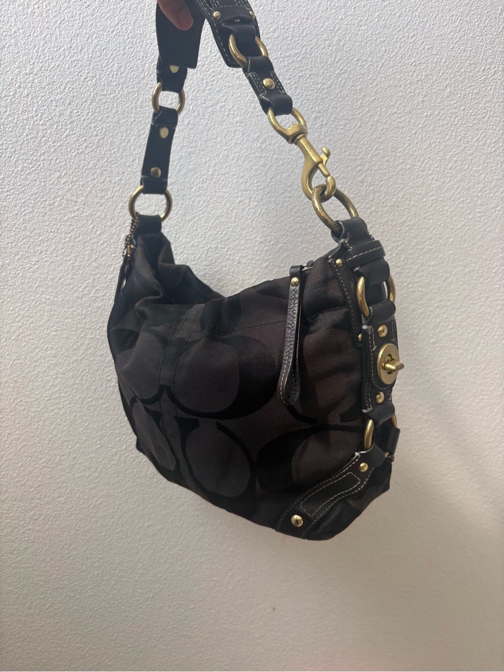 Coach Signature Canvas Hobo Bag in black - Picture 2 of 9
